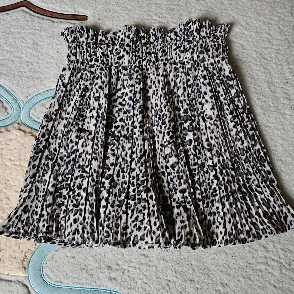 DO+BE Cheetah Print Pleated Skirt with Built in Shorts | Women | Size:M